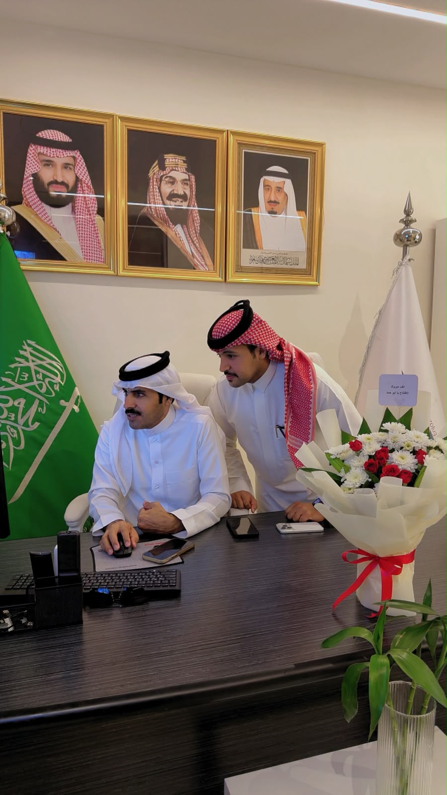 فريق الإنجاز المعتمد أثناء متابعة طلبات العملاء